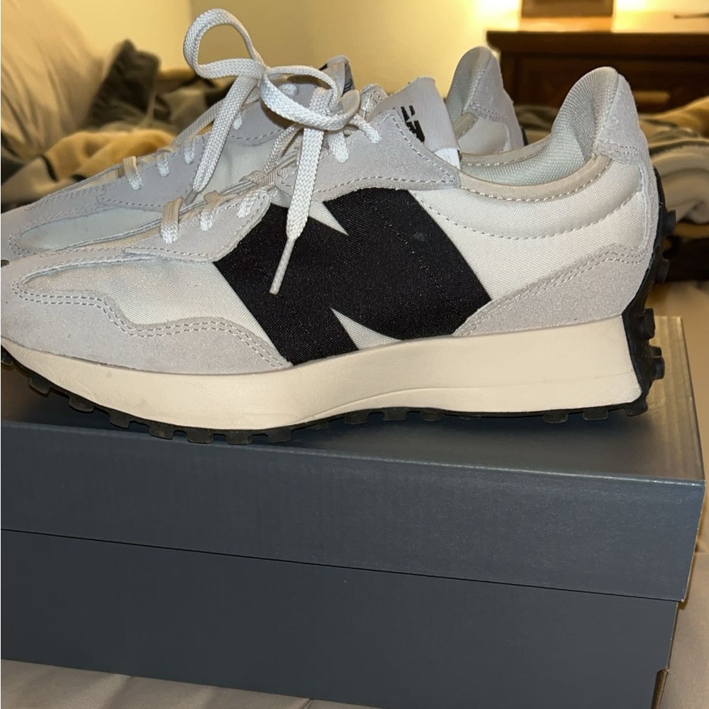 New Balance 327